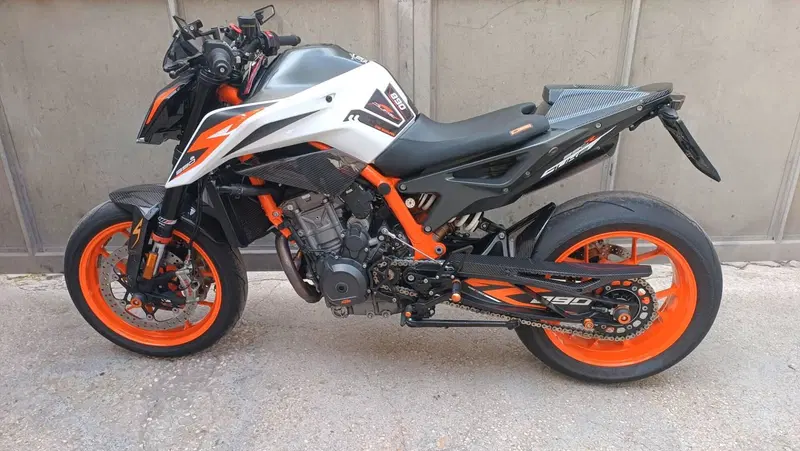 KTM 890 Duke R (2020) (3)