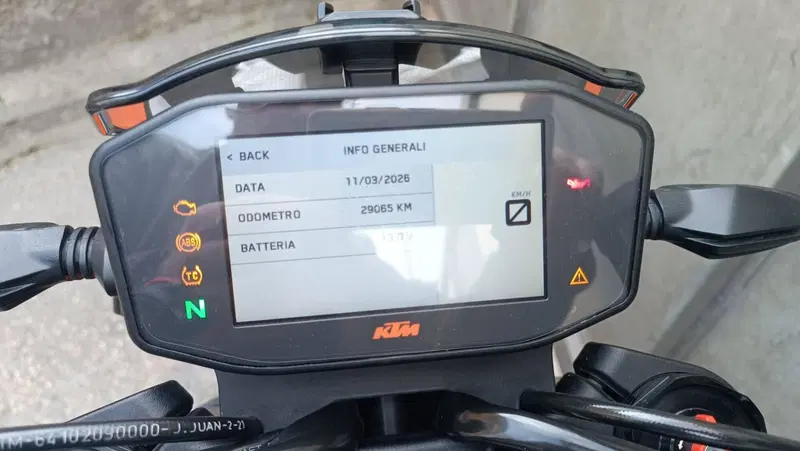KTM 890 Duke R (2020) (8)