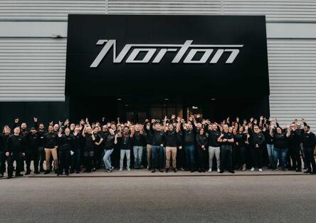 Norton è tornata per restare: niente nostalgia, tanto futuro. E un quarto di miliardo di ragioni per crederci