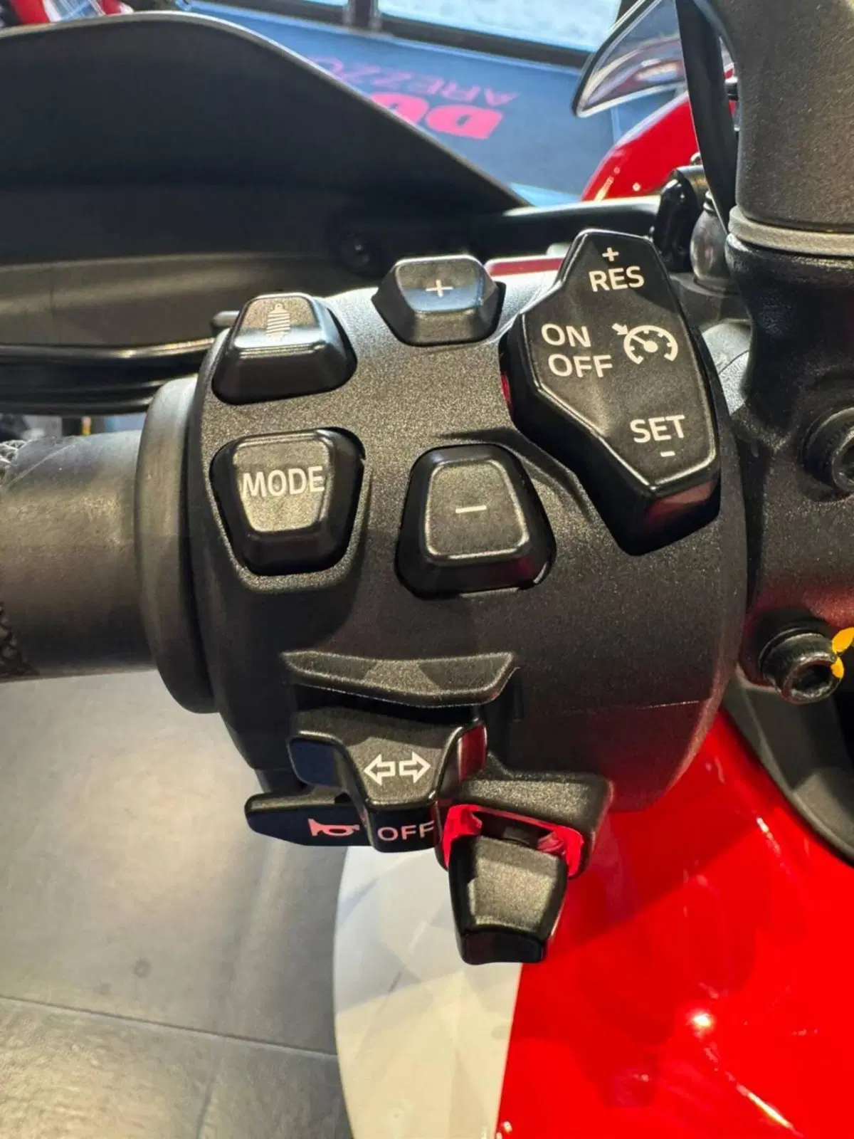 Ducati Multistrada V4 Pikes Peak (2021 - 24) (10)