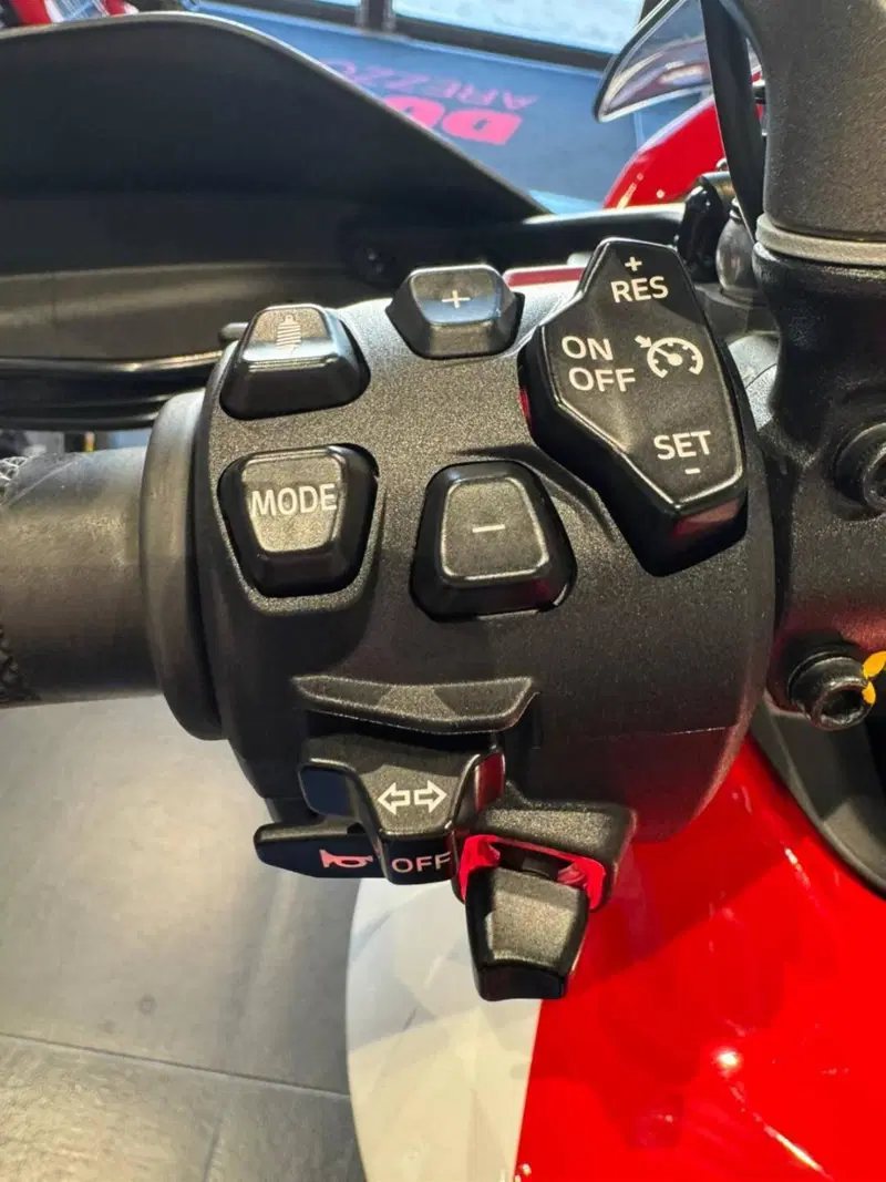 Ducati Multistrada V4 Pikes Peak (2021 - 24) (10)