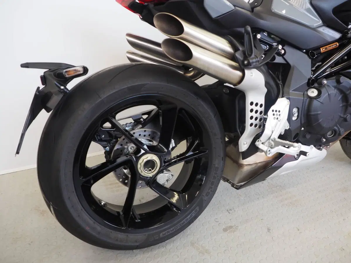 MV Agusta Brutale 1000 RS (2022 - 26) (4)