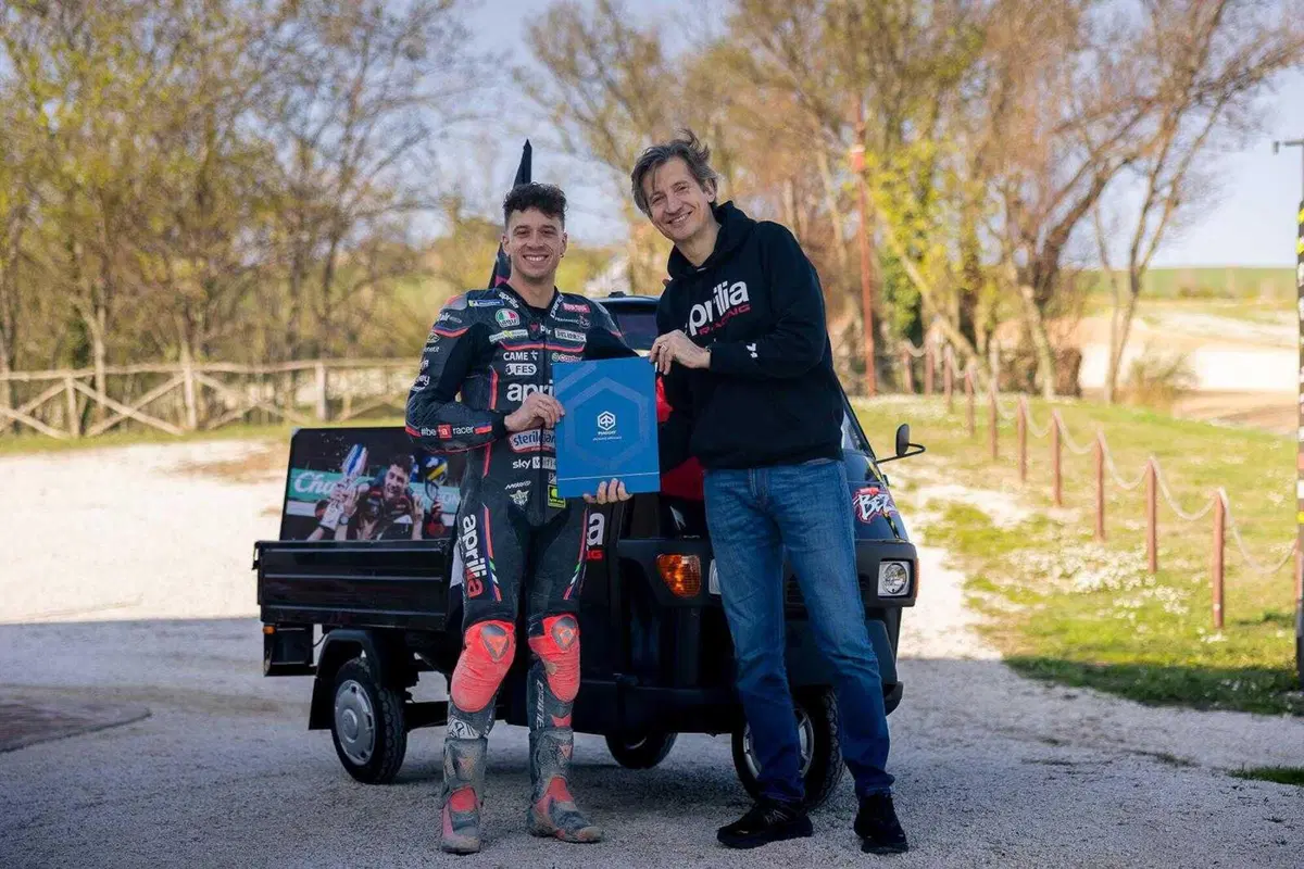 MotoGP 2026. Marco Bezzecchi, che sorpresa! Aprilia gli regala l'Apecar dopo la Thailandia [VIDEO e GALLERY] (6)