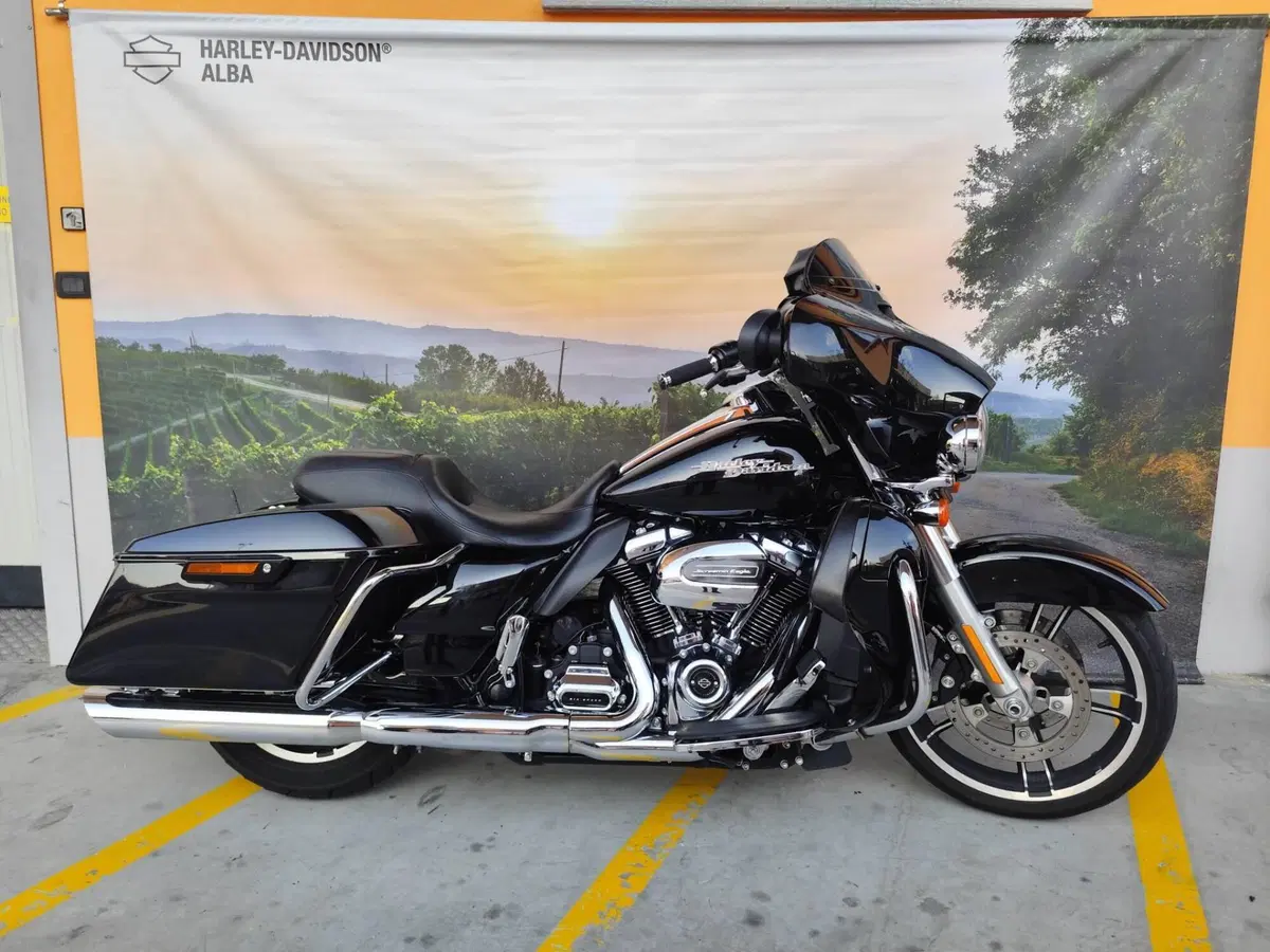 Harley-Davidson 107 Street Glide (2017 - 19) - FLHX