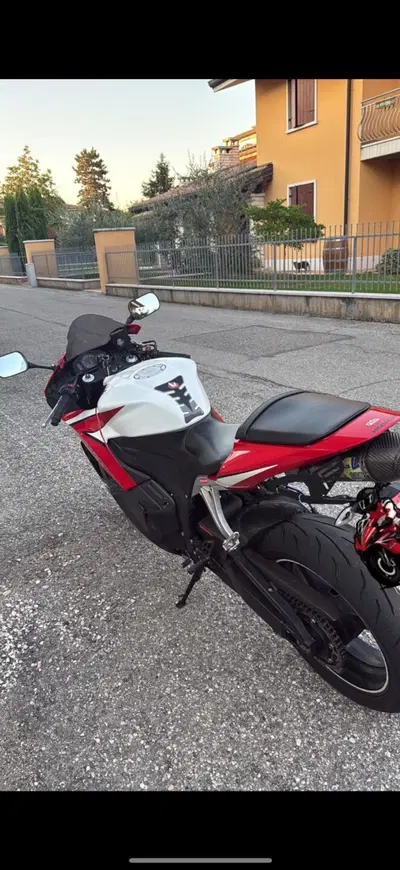 Honda CBR 600 RR (2009 - 12) usata