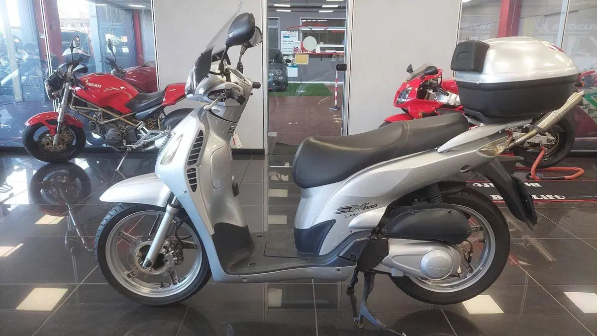 Honda SH 150 (2000 - 06) (2)