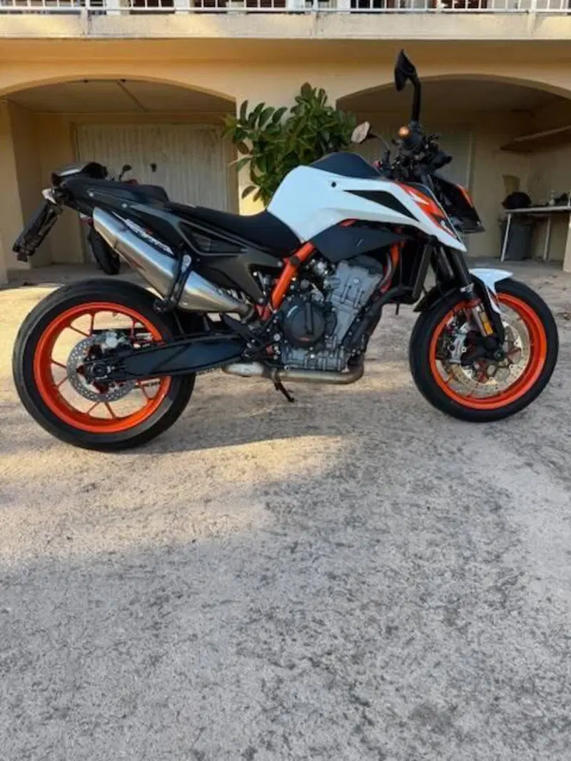 KTM 890 Duke R (2021)