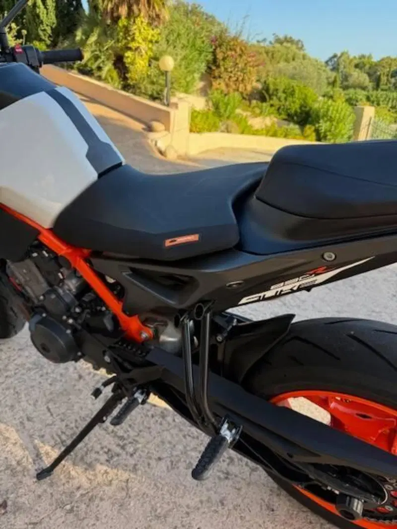 KTM 890 Duke R (2021) (6)