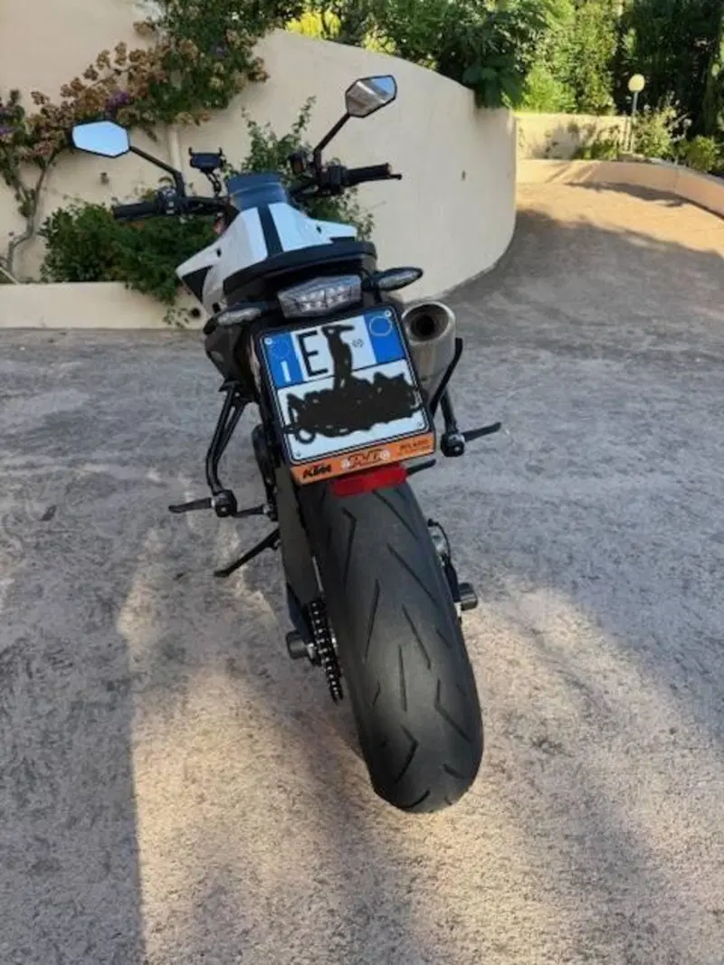 KTM 890 Duke R (2021) (7)