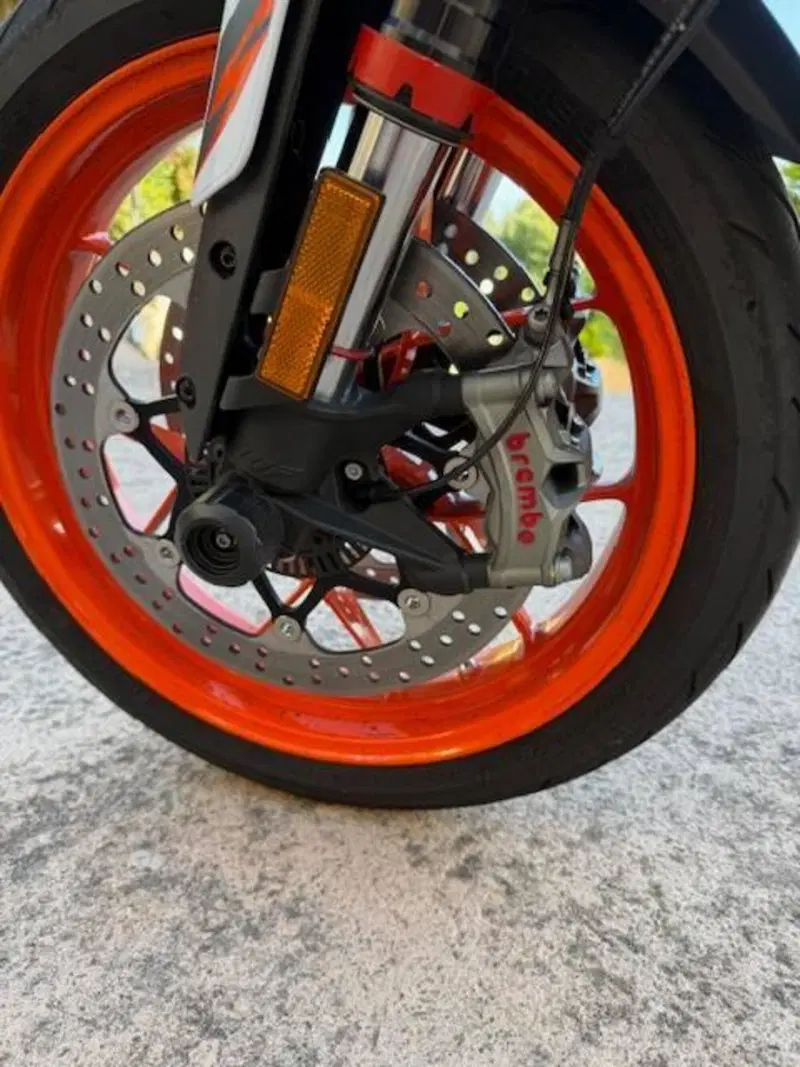 KTM 890 Duke R (2021) (8)