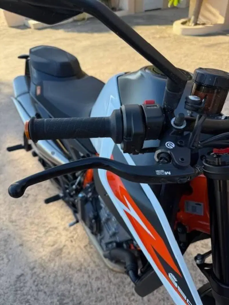 KTM 890 Duke R (2021) (11)