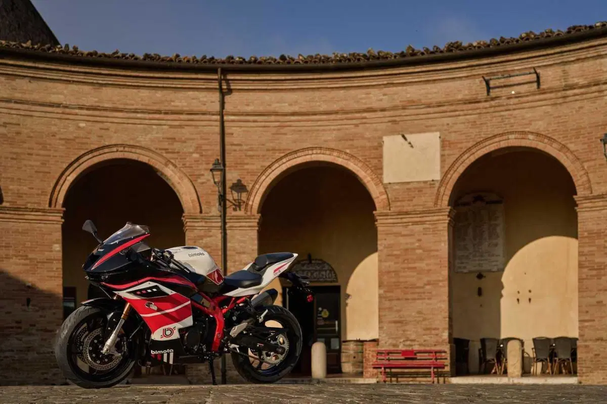 Bimota KB399: l'essenza del marchio riminese in formato compatto (12)