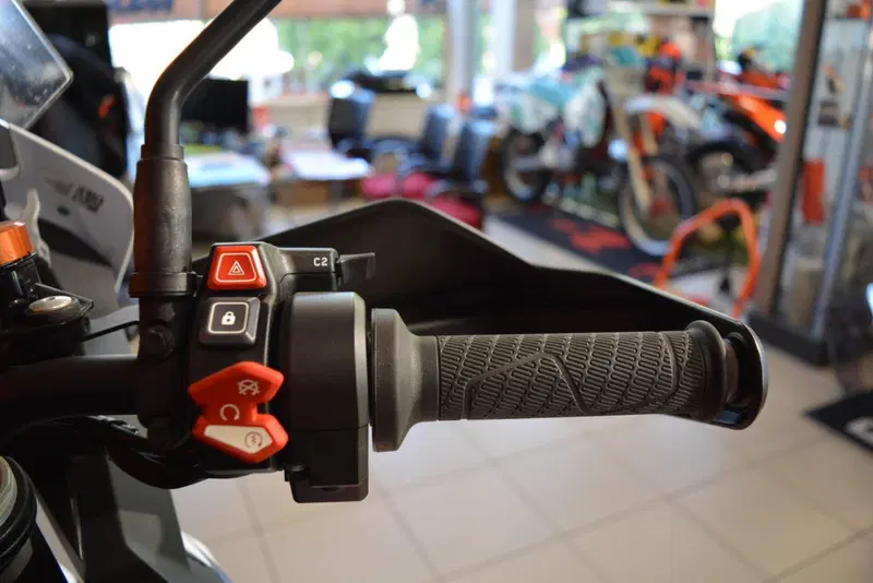 KTM 1290 Super Adventure R (2022 - 25) (11)