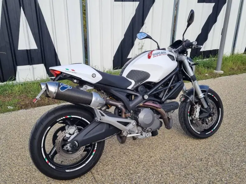 Ducati Monster 696 Plus (2007 - 14) (2)