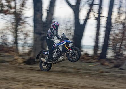 BMW F 450 GS 2026 TEST: come va l'attesissima adventure per patente A2 [VIDEO E GALLERY]