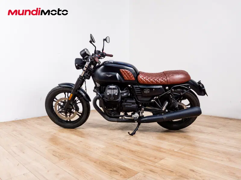 Moto Guzzi V7 III Stone (2017 - 20) (5)