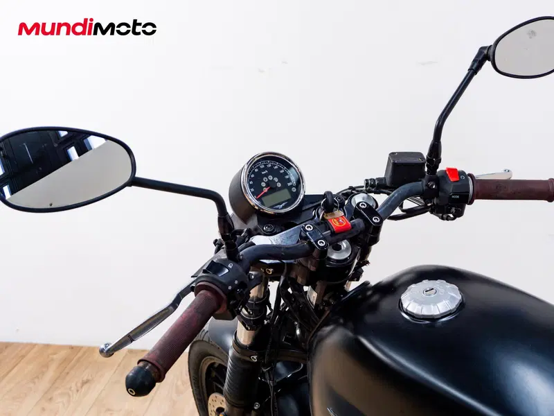 Moto Guzzi V7 III Stone (2017 - 20) (10)