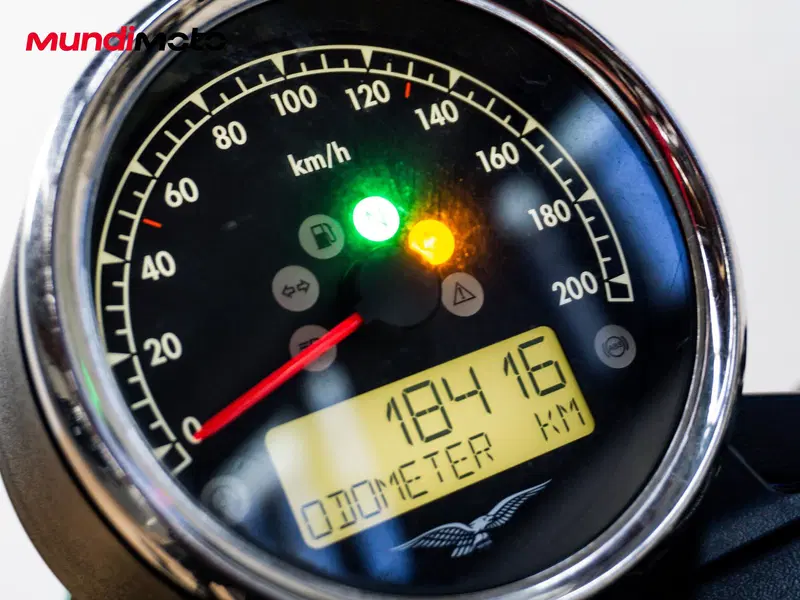 Moto Guzzi V7 III Stone (2017 - 20) (11)