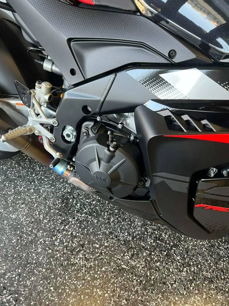 Aprilia RSV4 1100 Factory (2025 - 26) (11)