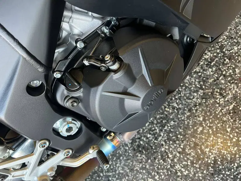 Aprilia RSV4 1100 Factory (2025 - 26) (13)