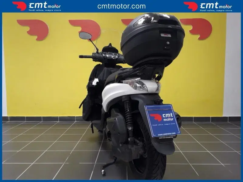 Piaggio Beverly 300 i.e. Street (2020) (4)