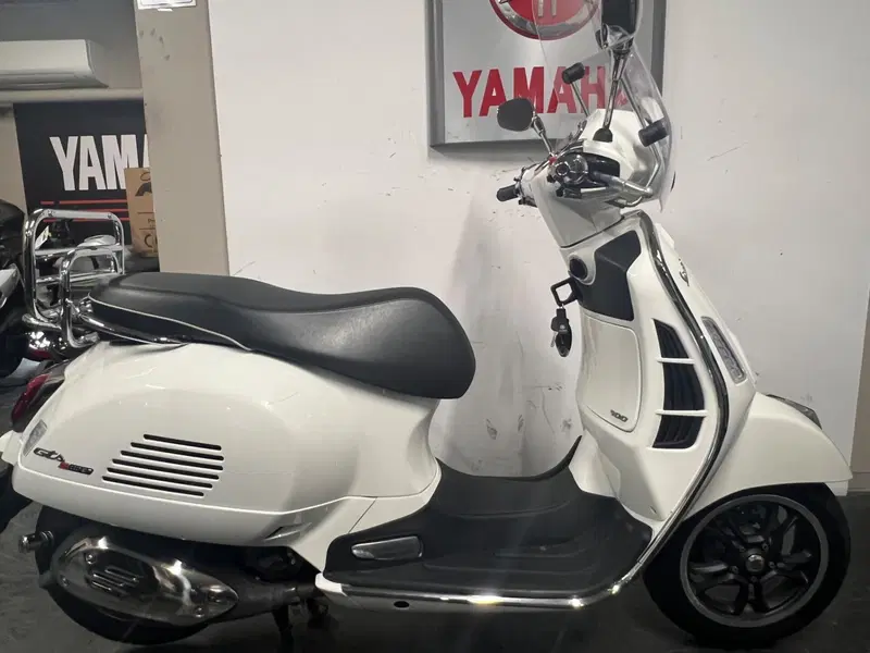 Vespa GTS 300 (2023 - 24)