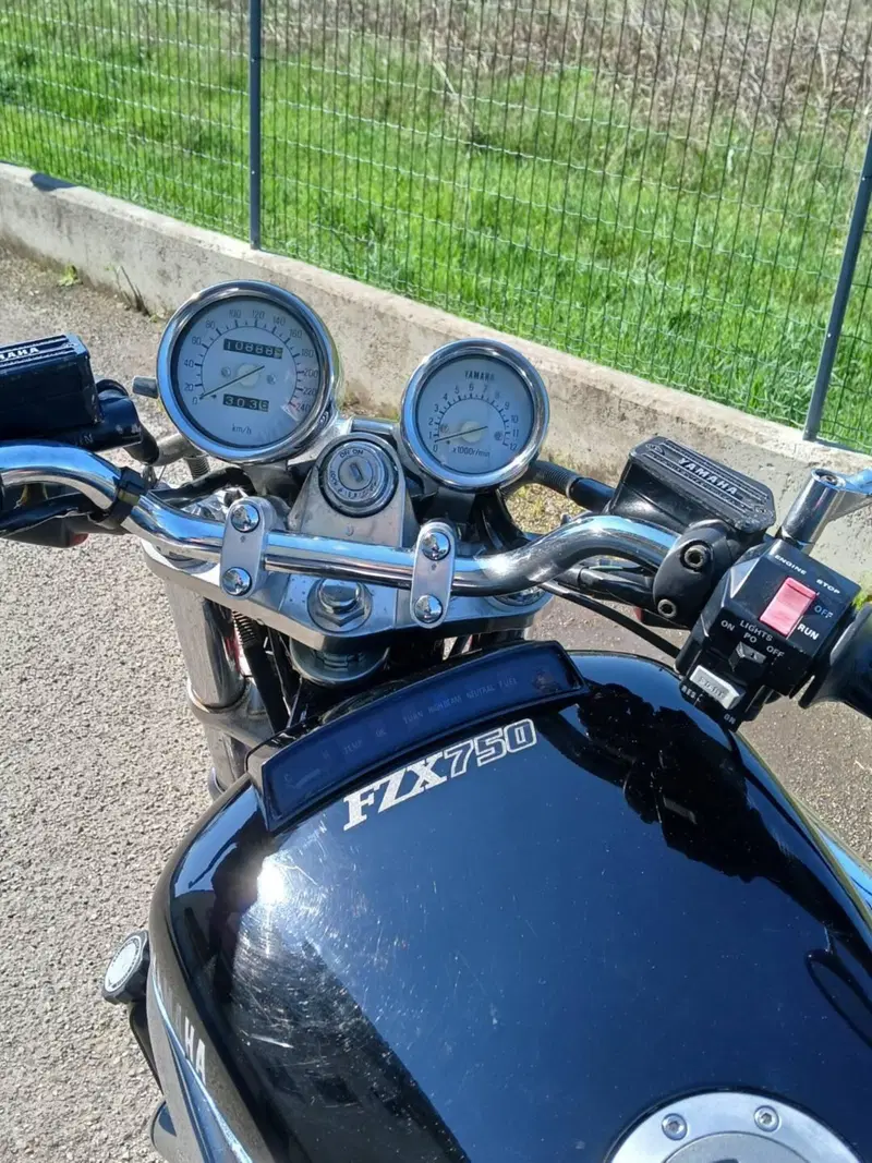 Yamaha Fzx (4)