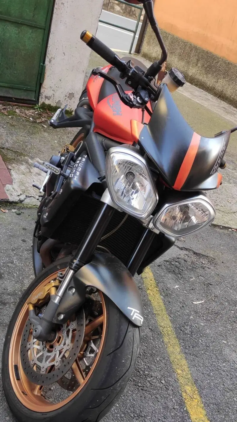 Triumph Street Triple R (2009 - 12)