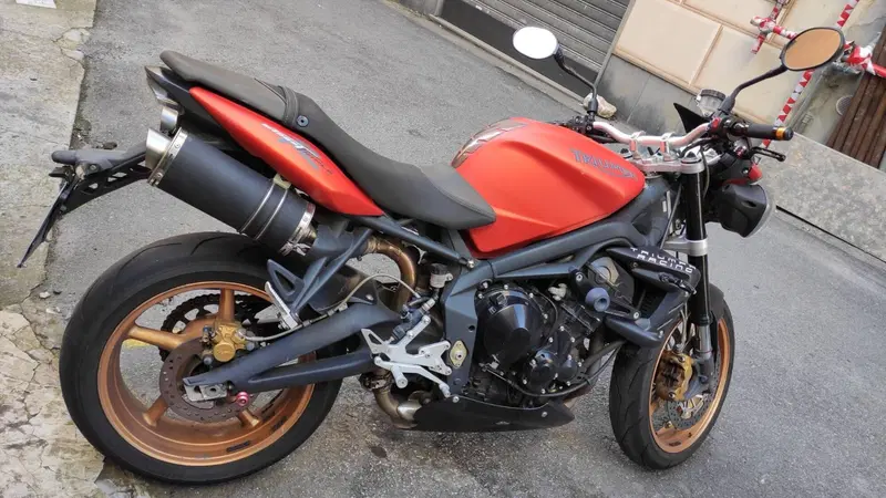 Triumph Street Triple R (2009 - 12) (2)