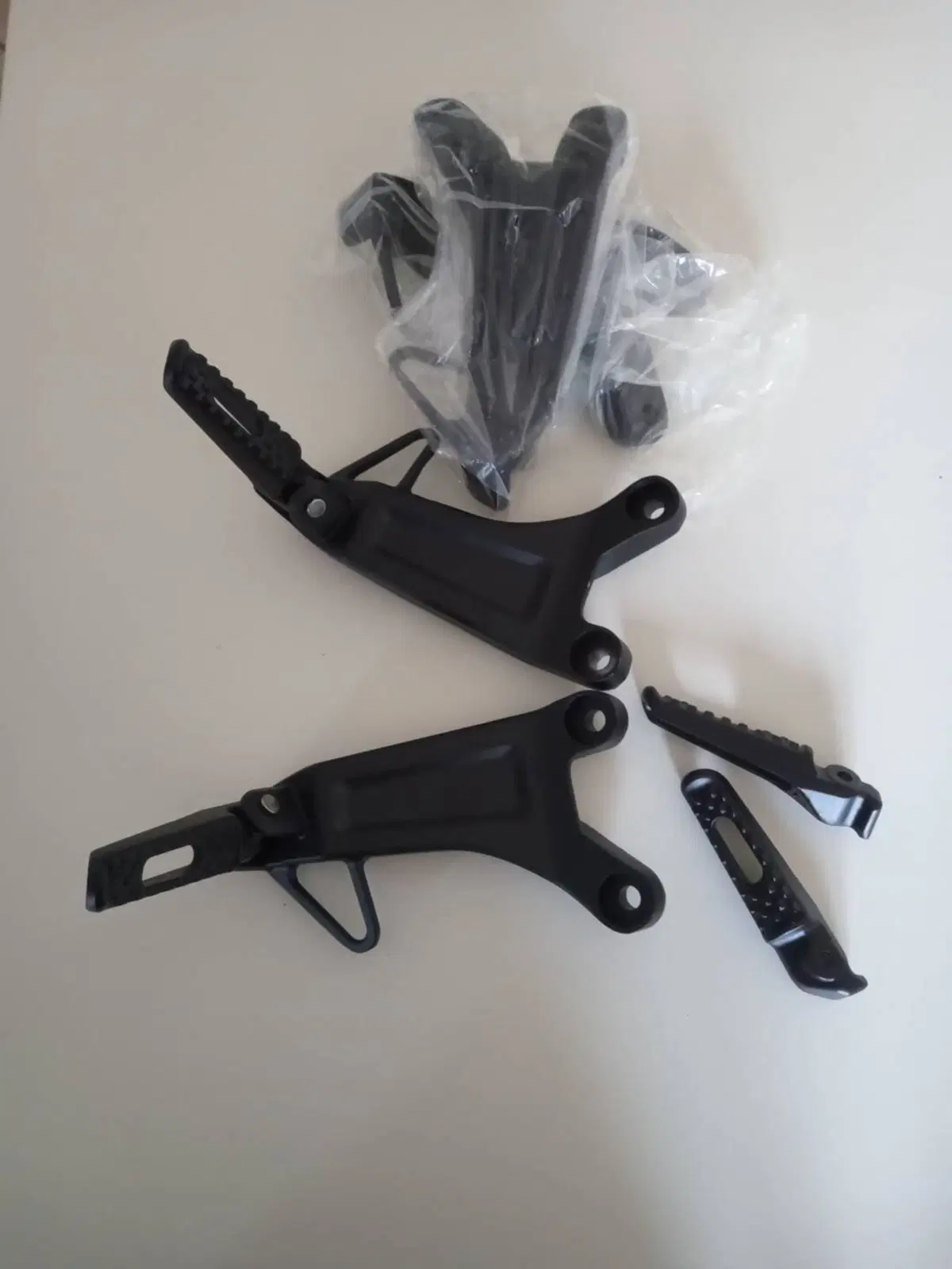 Pedane per scarico basso Triumph Speed triple 1050 Non conosco la marca (4)
