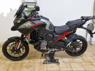 Ducati Multistrada V4 S Grand Tour (2024) usata