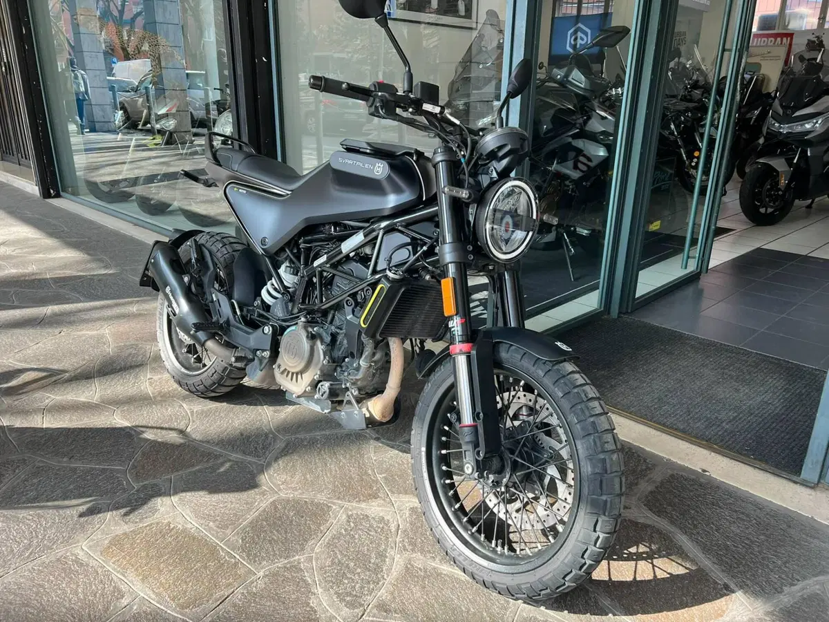 Husqvarna Svartpilen 125 (2024 - 26) (2)
