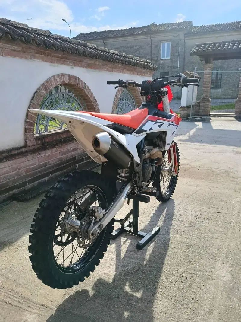KTM 250 SX-F (2023) (2)