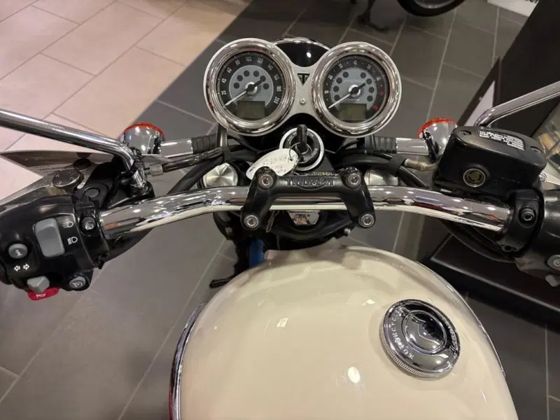 Triumph Bonneville T120 (2021 - 25) (6)