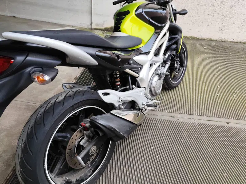 Suzuki Gladius 650 SFV (2009 - 15) (9)