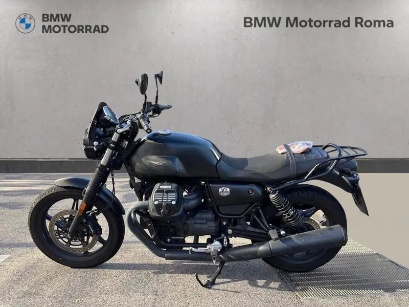 Moto Guzzi V7 Stone (2021 - 24)