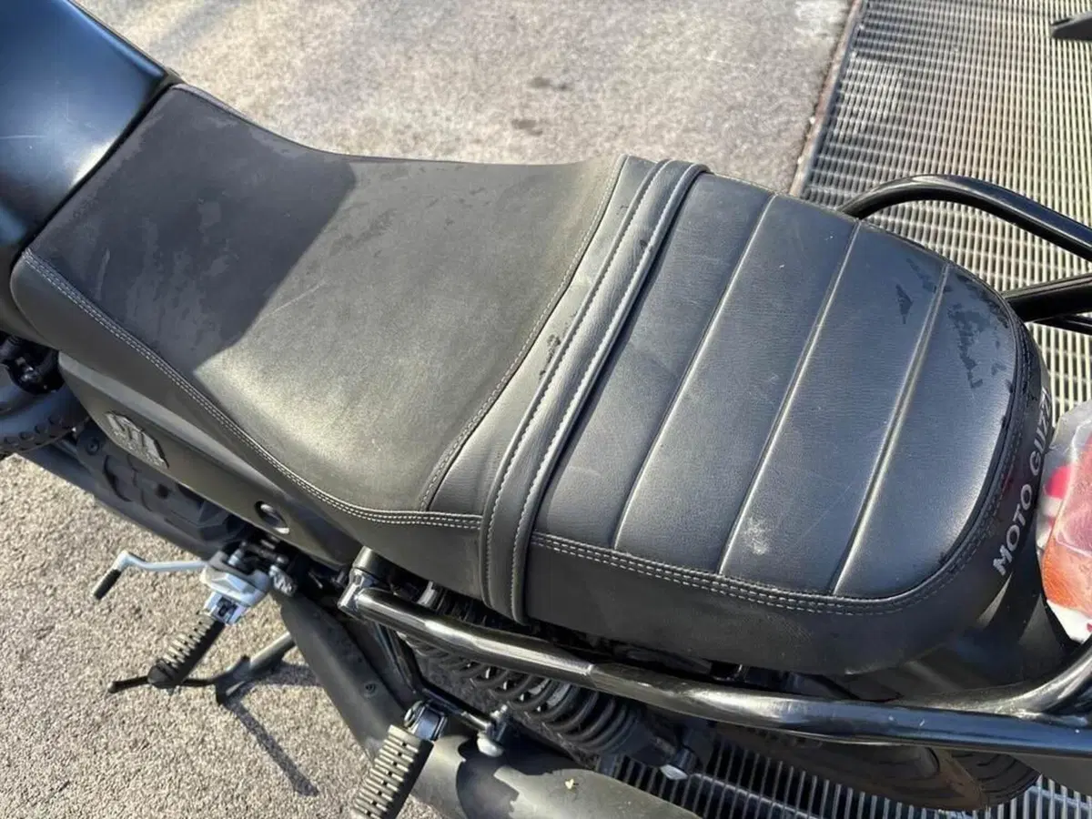 Moto Guzzi V7 Stone (2021 - 24) (9)