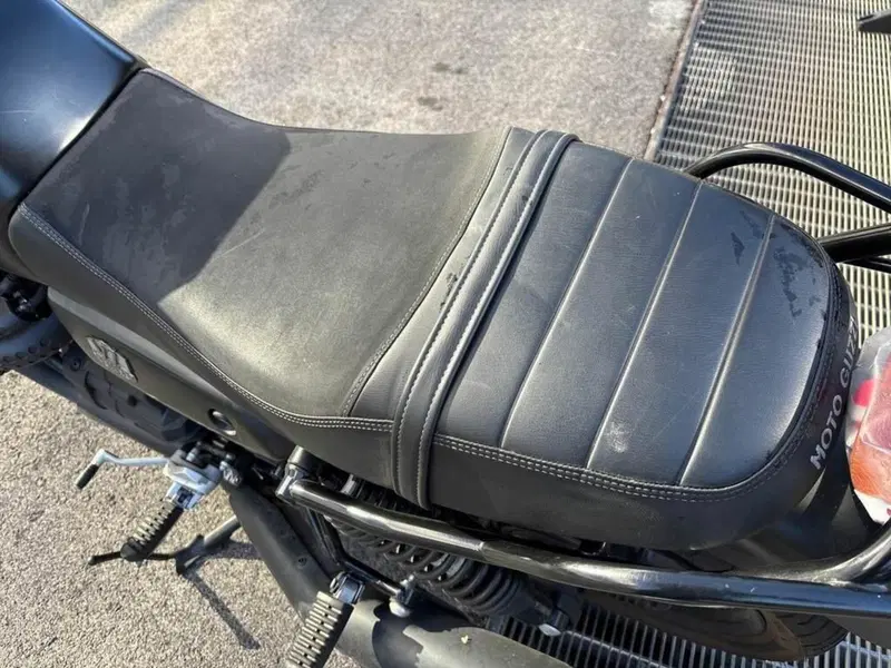 Moto Guzzi V7 Stone (2021 - 24) (9)