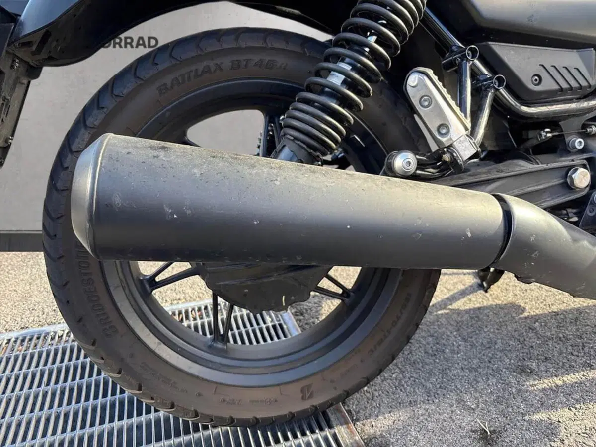 Moto Guzzi V7 Stone (2021 - 24) (6)