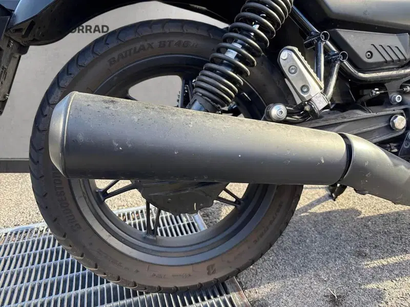 Moto Guzzi V7 Stone (2021 - 24) (6)