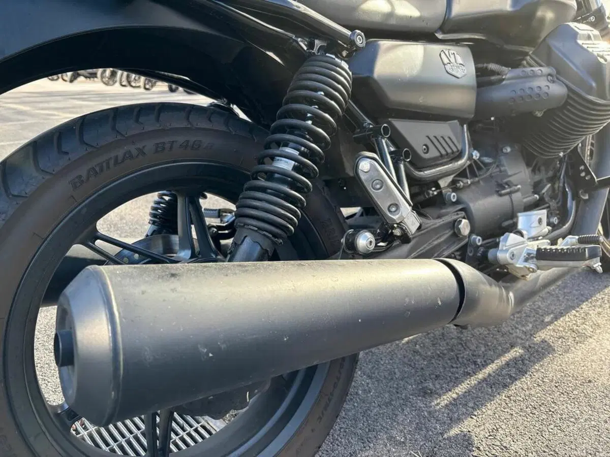 Moto Guzzi V7 Stone (2021 - 24) (10)