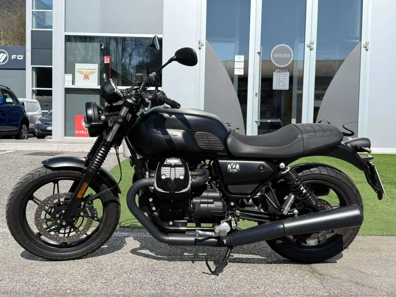 Moto Guzzi V7 Stone (2025 - 26) (3)