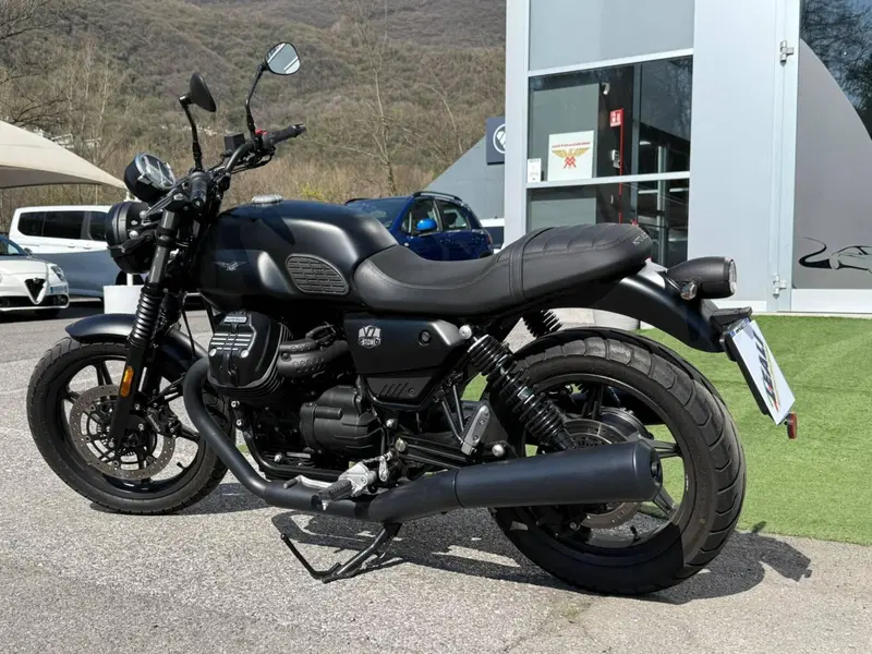 Moto Guzzi V7 Stone (2025 - 26) (4)