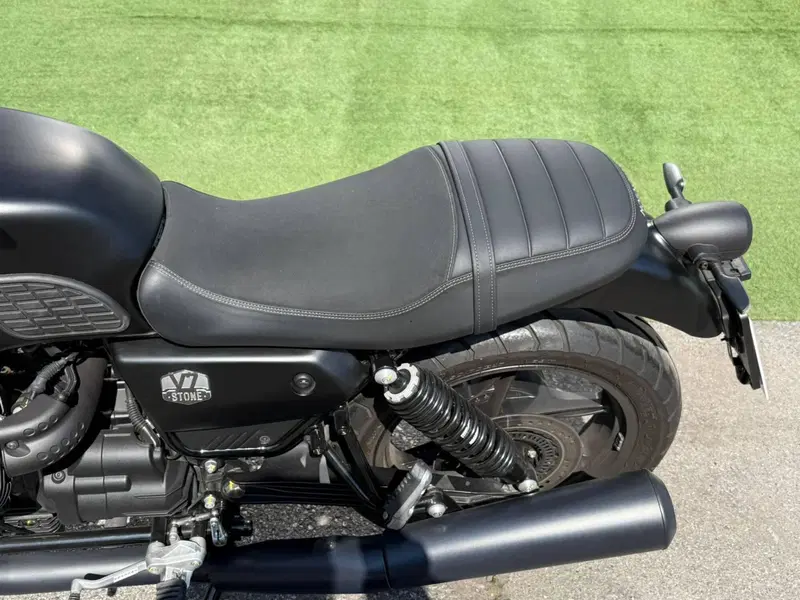 Moto Guzzi V7 Stone (2025 - 26) (5)