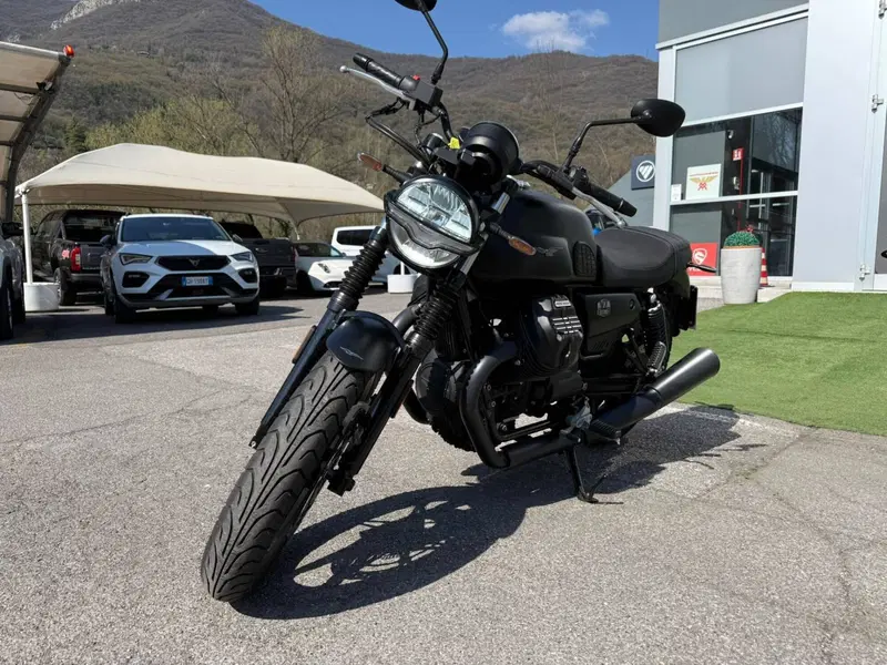 Moto Guzzi V7 Stone (2025 - 26) (7)