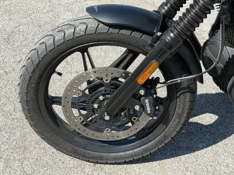 Moto Guzzi V7 Stone (2025 - 26) (8)