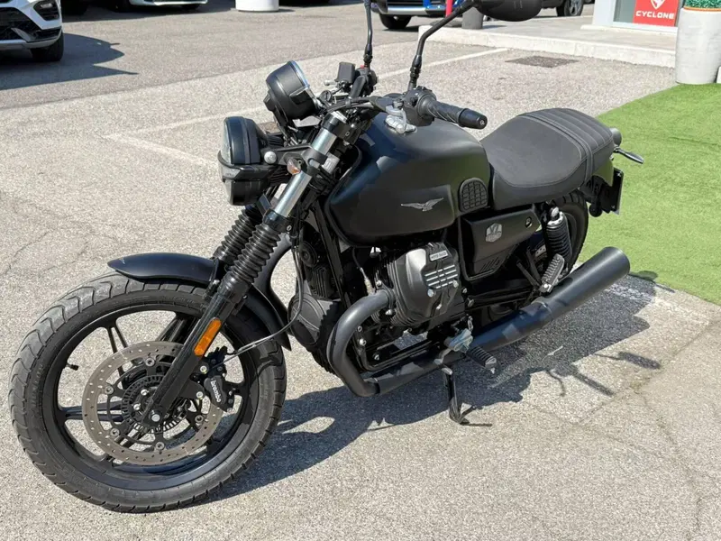 Moto Guzzi V7 Stone (2025 - 26) (9)