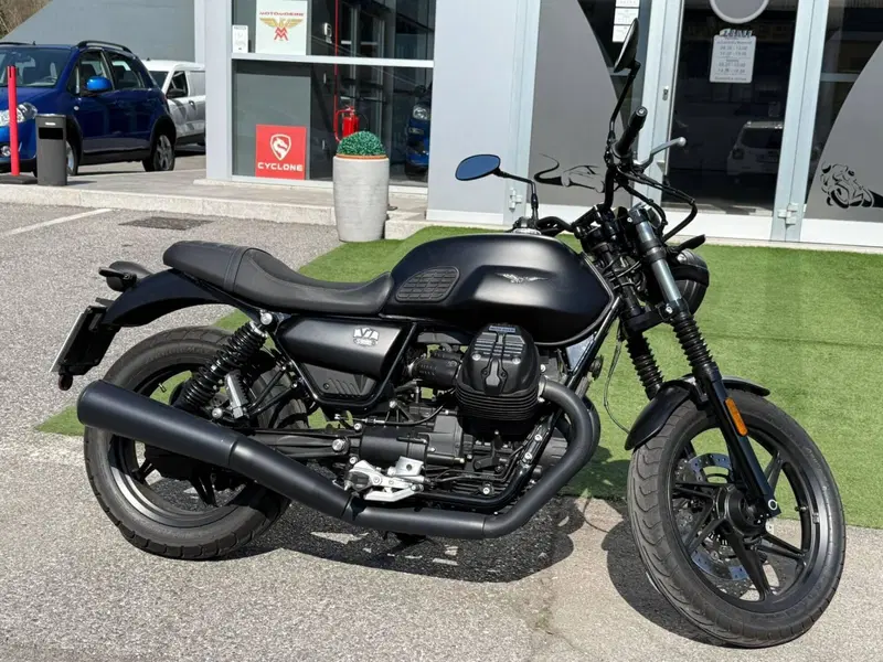 Moto Guzzi V7 Stone (2025 - 26) (10)