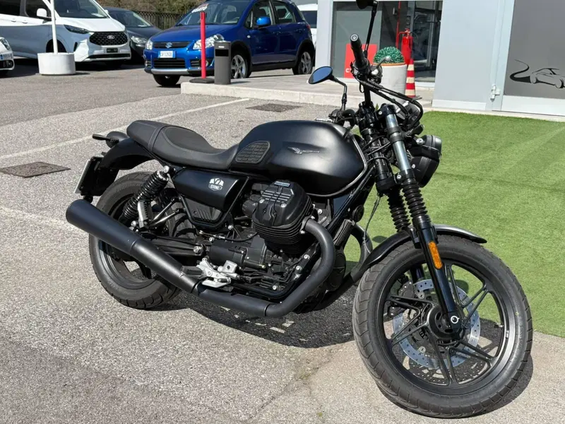 Moto Guzzi V7 Stone (2025 - 26) (11)