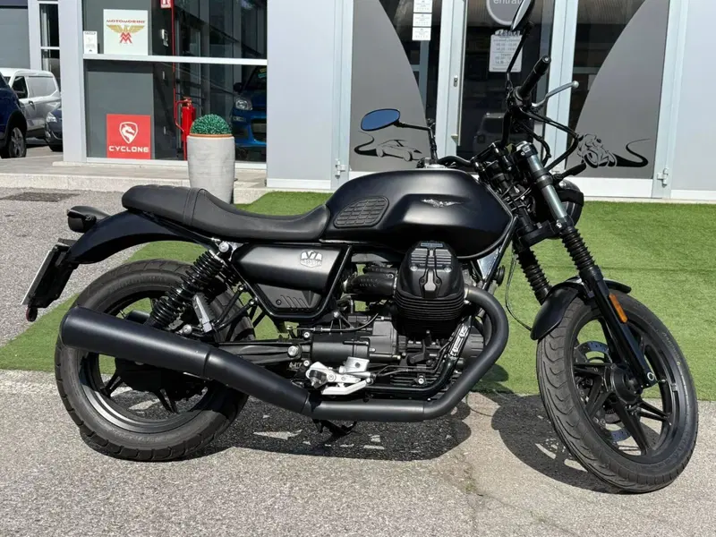 Moto Guzzi V7 Stone (2025 - 26) (12)